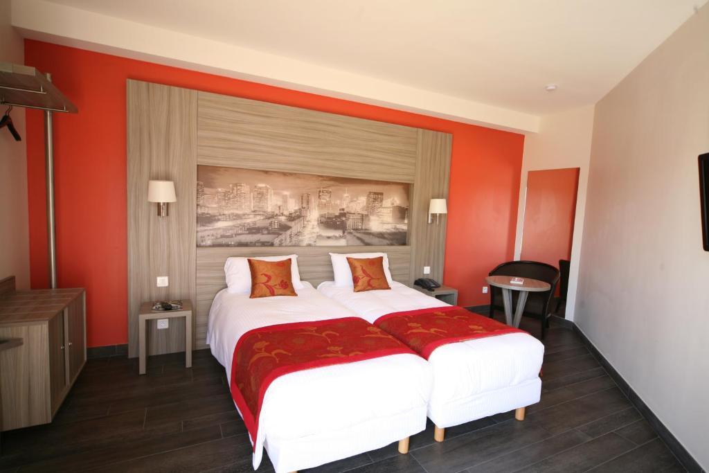 Charme Hôtel et Spa, Montbéliard Sud Habitación foto